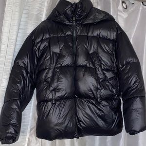 Black puffer jacket with belt - Medium